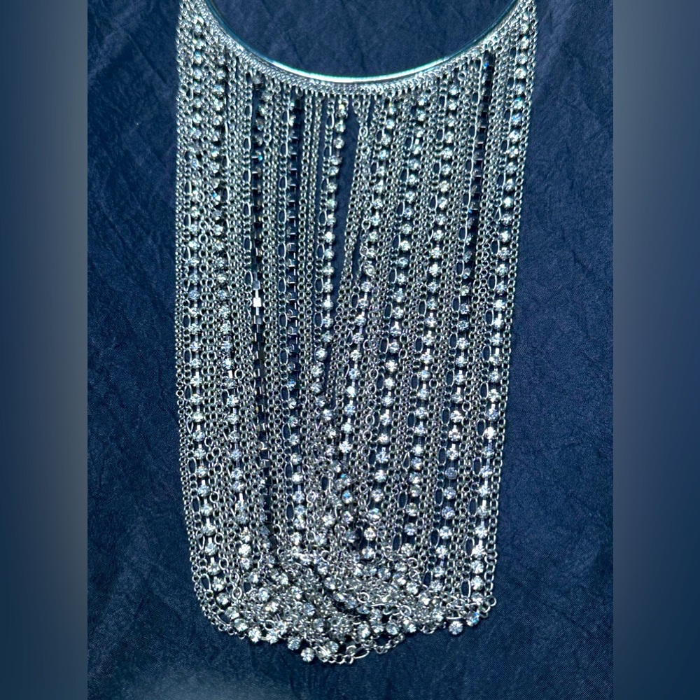White House Black Market necklace CHOKER— stunning necklace— NEVER Worn